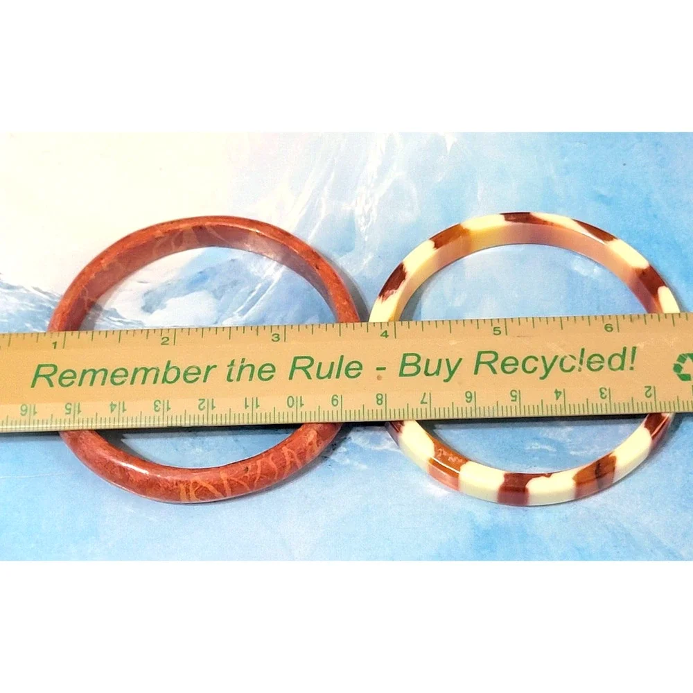 2 Vintage Lucite Bangle Bracelets- Root Beer & White Striped, Marbled MOD‎ bn-2